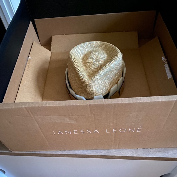 Janessa Leone Elyn Hat New With Tags  In Original Box Sz S - Picture 13 of 13